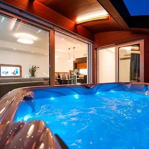 The Q Superior - A Penthouse With Jacuzzi And Sauna Apartment